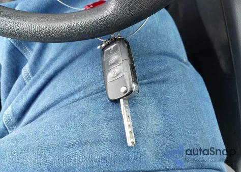 2008 Volkswagen Rabbit S z USA, uszkodzony, nr VIN WVWDA71KX8W062232